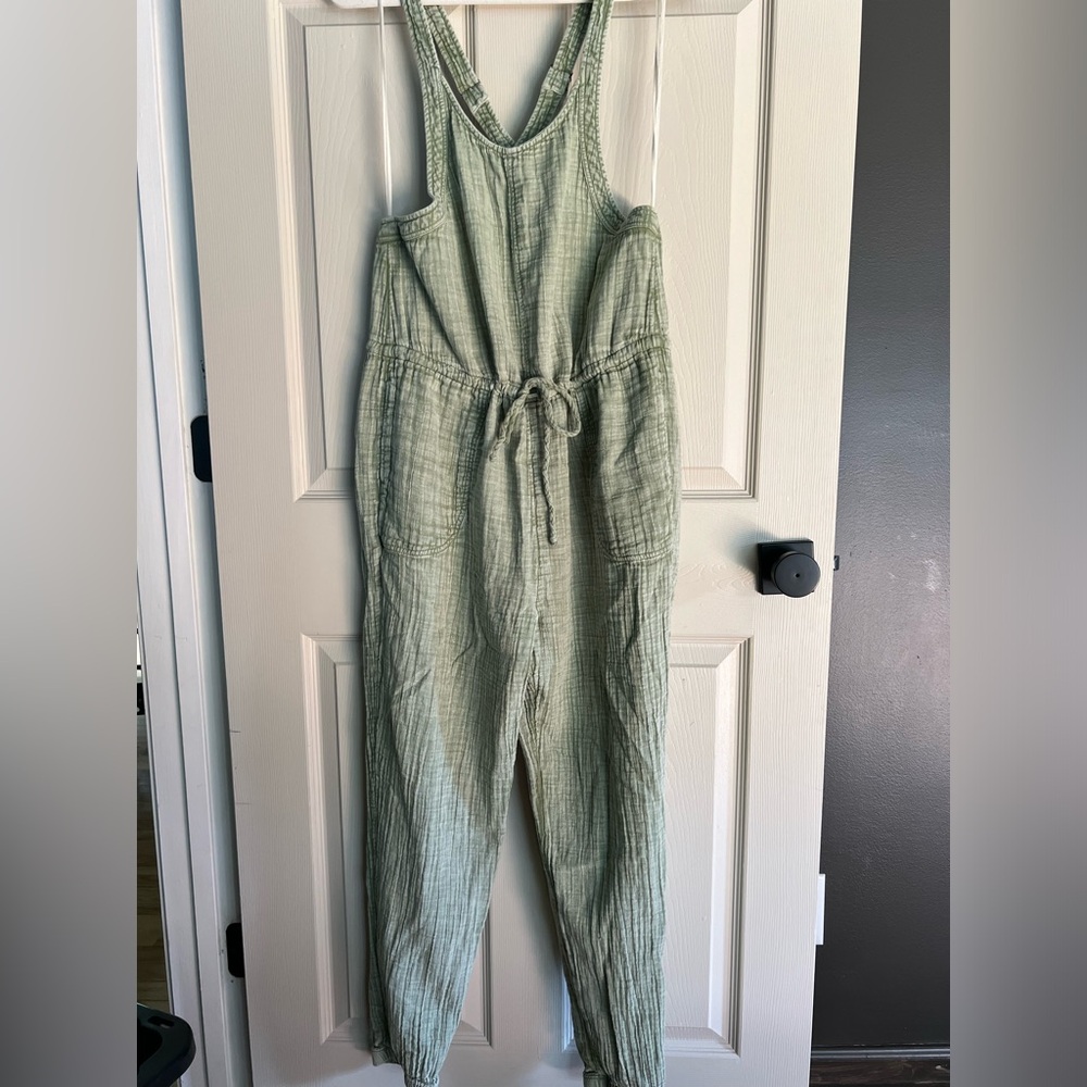 💰⬇️ CLOSET CLEAROUT Green Sleeveless Jumpsuit